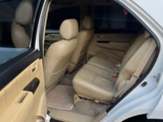 TOYOTA SW4 SRV 4X4 7 LUGARES 3.0 TURBO INTERCOOLER 16V /2015 IDEAL VEÍCULOS LAJEADO / Carros no Vale