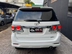 TOYOTA SW4 SRV 4X4 7 LUGARES 3.0 TURBO INTERCOOLER 16V /2015 IDEAL VEÍCULOS LAJEADO / Carros no Vale