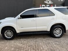 TOYOTA SW4 SRV 4X4 7 LUGARES 3.0 TURBO INTERCOOLER 16V /2015 IDEAL VEÍCULOS LAJEADO / Carros no Vale
