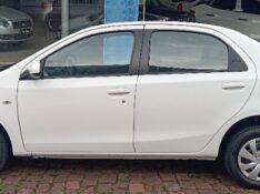 TOYOTA ETIOS 1.5 XS SEDAN 16V FLEX 4P AUTOMÁTICO 2017/2018 AUTO SHOW SANTA CRUZ DO SUL / Carros no Vale