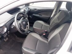 TOYOTA ETIOS 1.5 XS SEDAN 16V FLEX 4P AUTOMÁTICO 2017/2018 AUTO SHOW SANTA CRUZ DO SUL / Carros no Vale