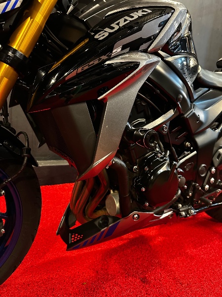 SUZUKI MOTOS GSX 750 F /2024 EXCLUSIVO VEÍCULOS SANTA CRUZ DO SUL / Carros no Vale