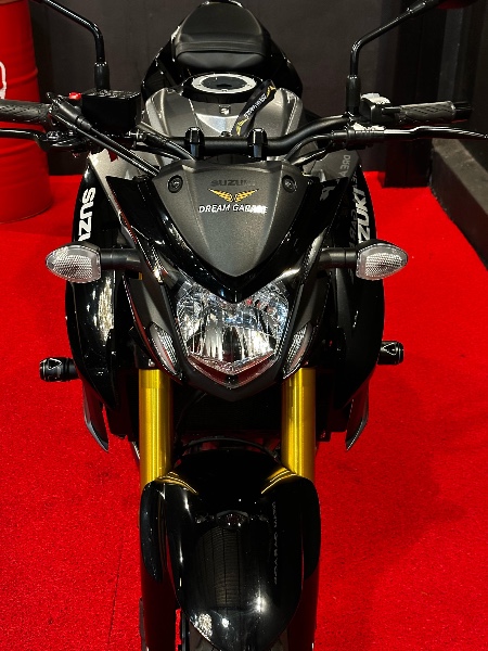 SUZUKI MOTOS GSX 750 F /2024 EXCLUSIVO VEÍCULOS SANTA CRUZ DO SUL / Carros no Vale