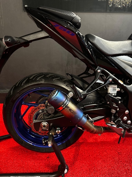SUZUKI MOTOS GSX 750 F /2024 EXCLUSIVO VEÍCULOS SANTA CRUZ DO SUL / Carros no Vale