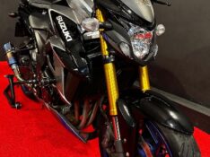 SUZUKI MOTOS GSX 750 F /2024 EXCLUSIVO VEÍCULOS SANTA CRUZ DO SUL / Carros no Vale