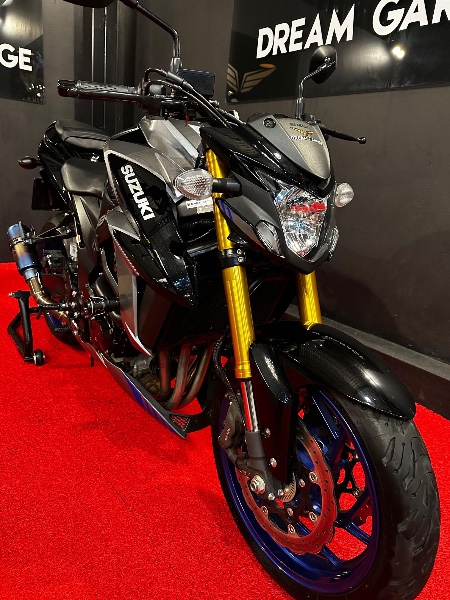 SUZUKI MOTOS GSX 750 F /2024 EXCLUSIVO VEÍCULOS SANTA CRUZ DO SUL / Carros no Vale