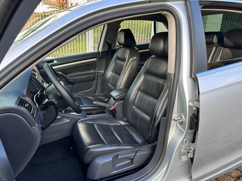 VOLKSWAGEN JETTA 2.5 20V 150/170CV TIPTRONIC 2009/2009 LS MULTIMARCAS VENÂNCIO AIRES / Carros no Vale