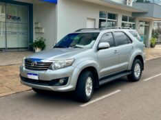 TOYOTA HILUX SW4 2.7 SR 4X2 2014/2015 SÉTIMA VEÍCULOS GUAPORÉ / Carros no Vale
