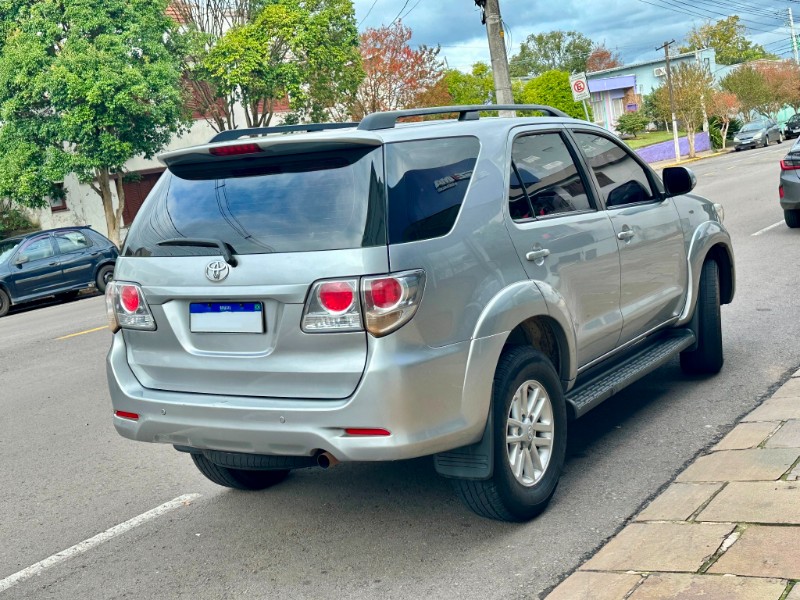 TOYOTA HILUX SW4 2.7 SR 4X2 2014/2015 SÉTIMA VEÍCULOS GUAPORÉ / Carros no Vale