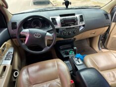 TOYOTA HILUX SW4 2.7 SR 4X2 2014/2015 SÉTIMA VEÍCULOS GUAPORÉ / Carros no Vale