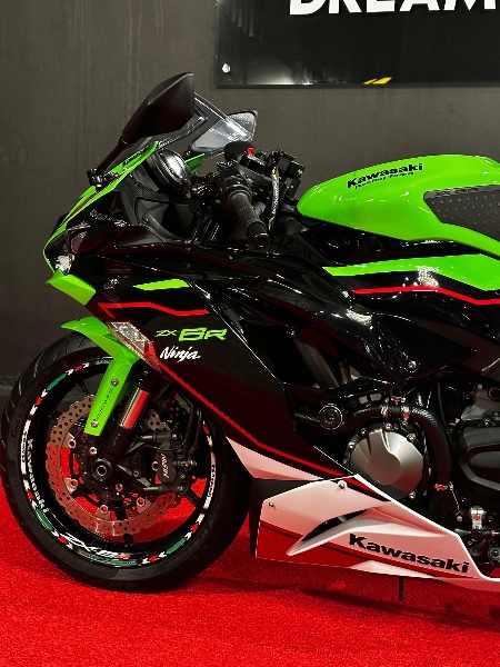 KAWASAKI NINJA ZX 6R 636CC /2022 EXCLUSIVO VEÍCULOS SANTA CRUZ DO SUL / Carros no Vale
