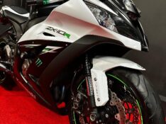 KAWASAKI ZX 10 R NINJA /2014 EXCLUSIVO VEÍCULOS SANTA CRUZ DO SUL / Carros no Vale