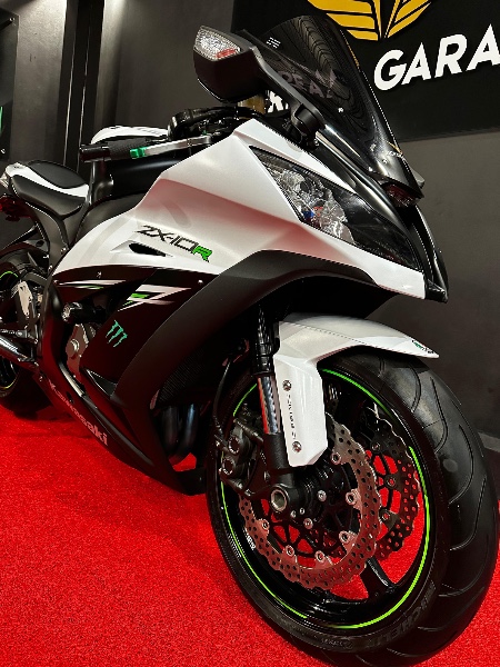KAWASAKI ZX 10 R NINJA /2014 EXCLUSIVO VEÍCULOS SANTA CRUZ DO SUL / Carros no Vale