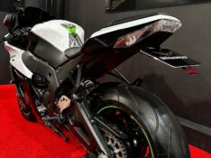KAWASAKI ZX 10 R NINJA /2014 EXCLUSIVO VEÍCULOS SANTA CRUZ DO SUL / Carros no Vale
