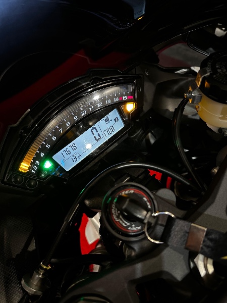 KAWASAKI ZX 10 R NINJA /2014 EXCLUSIVO VEÍCULOS SANTA CRUZ DO SUL / Carros no Vale