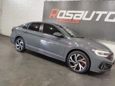 VOLKSWAGEN JETTA 2.0 16V TSI GLI 350 GASOLINA 4P AUTOMÁTICO 2024/2024 ROSAUTO VEÍCULOS VENÂNCIO AIRES / Carros no Vale