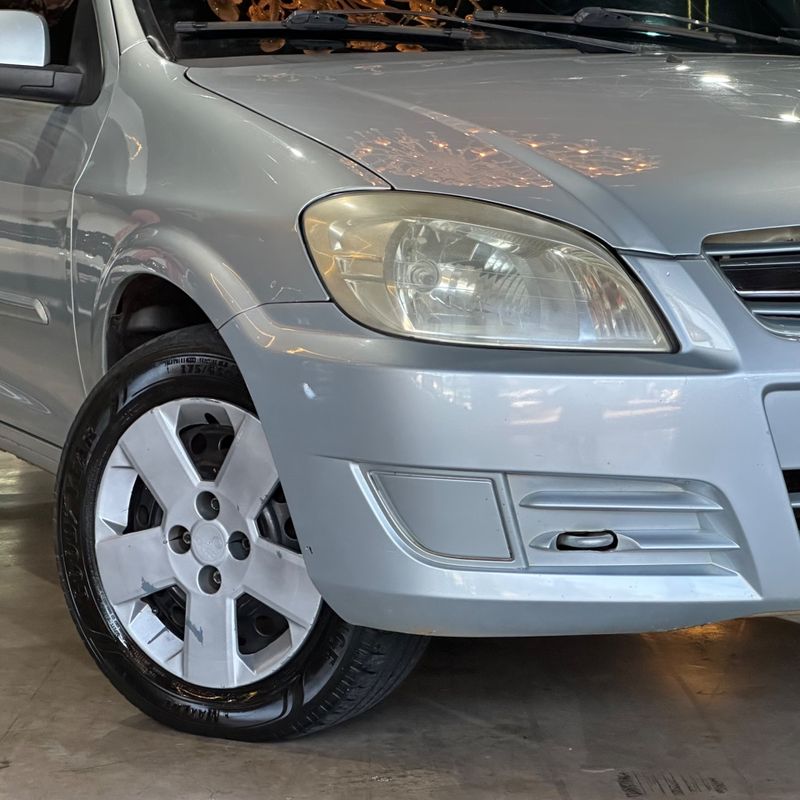 Chevrolet Celta Spirit 2010/2011 DL MOTORS LAJEADO / Carros no Vale