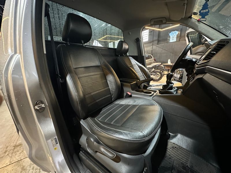 Volkswagen Amarok Cs 4×4 S 2018/2019 DL MOTORS LAJEADO / Carros no Vale