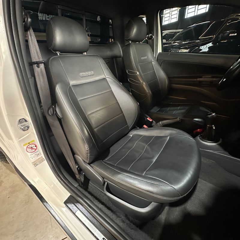 Volkswagen Saveiro Ce Cross 2014/2014 DL MOTORS LAJEADO / Carros no Vale