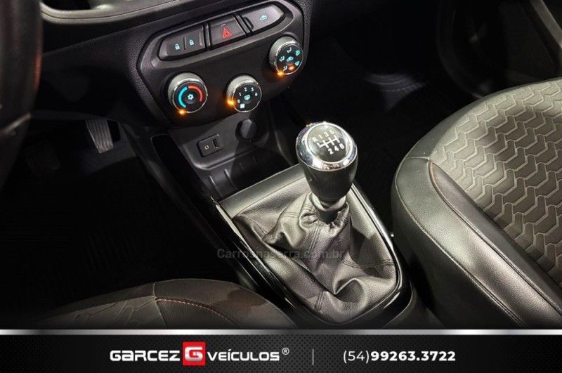 CHEVROLET ONIX 1.4 MPFI LTZ 8V 2016/2017 GARCEZ VEÍCULOS BENTO GONÇALVES / Carros no Vale