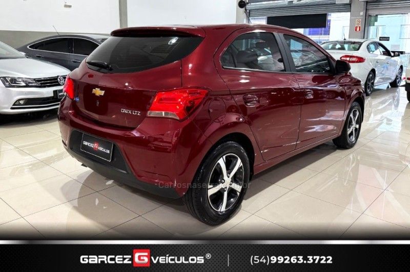 CHEVROLET ONIX 1.4 MPFI LTZ 8V 2016/2017 GARCEZ VEÍCULOS BENTO GONÇALVES / Carros no Vale