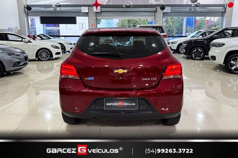 CHEVROLET ONIX 1.4 MPFI LTZ 8V 2016/2017 GARCEZ VEÍCULOS BENTO GONÇALVES / Carros no Vale