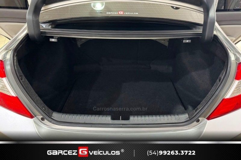 HONDA CIVIC 2.0 LXR 16V 2013/2014 GARCEZ VEÍCULOS BENTO GONÇALVES / Carros no Vale
