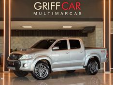 TOYOTA HILUX 3.0 SRV 4X4 CD 16V TURBO INTERCOOLER 2013/2014 GRIFFCAR MULTIMARCAS DOIS IRMÃOS / Carros no Vale