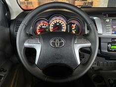 TOYOTA HILUX 3.0 SRV 4X4 CD 16V TURBO INTERCOOLER 2013/2014 GRIFFCAR MULTIMARCAS DOIS IRMÃOS / Carros no Vale