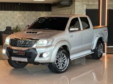 TOYOTA HILUX 3.0 SRV 4X4 CD 16V TURBO INTERCOOLER 2013/2014 GRIFFCAR MULTIMARCAS DOIS IRMÃOS / Carros no Vale