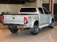 TOYOTA HILUX 3.0 SRV 4X4 CD 16V TURBO INTERCOOLER 2013/2014 GRIFFCAR MULTIMARCAS DOIS IRMÃOS / Carros no Vale