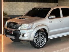 TOYOTA HILUX 3.0 SRV 4X4 CD 16V TURBO INTERCOOLER 2013/2014 GRIFFCAR MULTIMARCAS DOIS IRMÃOS / Carros no Vale