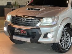 TOYOTA HILUX 3.0 SRV 4X4 CD 16V TURBO INTERCOOLER 2013/2014 GRIFFCAR MULTIMARCAS DOIS IRMÃOS / Carros no Vale
