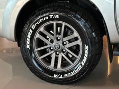 TOYOTA HILUX 3.0 SRV 4X4 CD 16V TURBO INTERCOOLER 2013/2014 GRIFFCAR MULTIMARCAS DOIS IRMÃOS / Carros no Vale