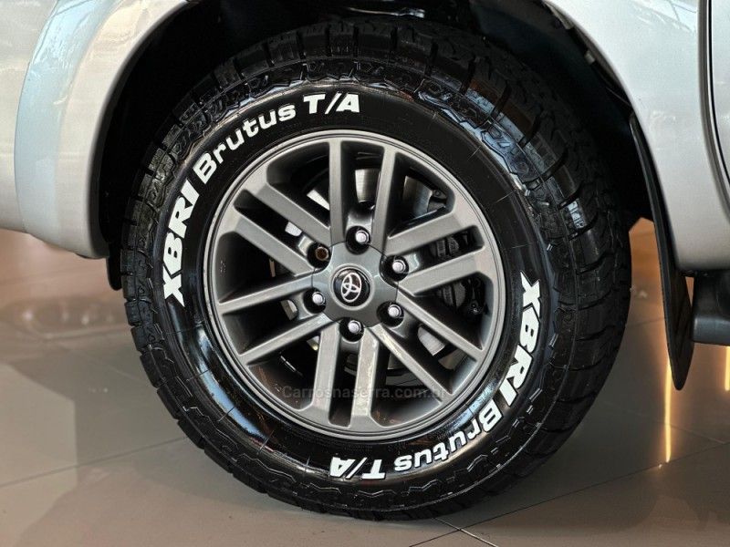 TOYOTA HILUX 3.0 SRV 4X4 CD 16V TURBO INTERCOOLER 2013/2014 GRIFFCAR MULTIMARCAS DOIS IRMÃOS / Carros no Vale