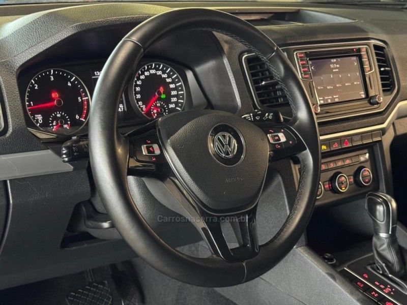 VOLKSWAGEN AMAROK 2.0 HIGHLINE 4X4 CD 16V TURBO INTERCOOLER 2017/2018 GRIFFCAR MULTIMARCAS DOIS IRMÃOS / Carros no Vale