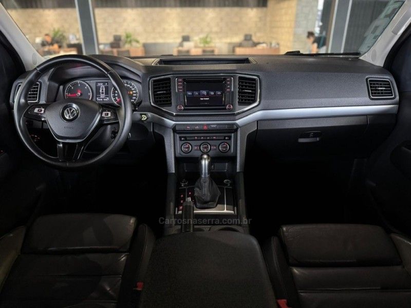 VOLKSWAGEN AMAROK 2.0 HIGHLINE 4X4 CD 16V TURBO INTERCOOLER 2017/2018 GRIFFCAR MULTIMARCAS DOIS IRMÃOS / Carros no Vale