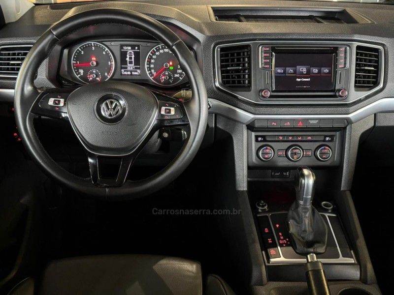 VOLKSWAGEN AMAROK 2.0 HIGHLINE 4X4 CD 16V TURBO INTERCOOLER 2017/2018 GRIFFCAR MULTIMARCAS DOIS IRMÃOS / Carros no Vale