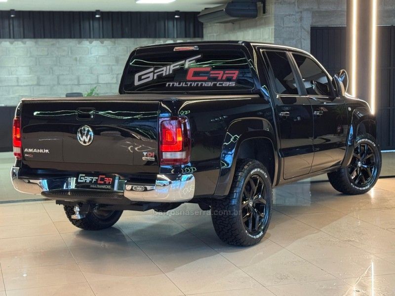 VOLKSWAGEN AMAROK 2.0 HIGHLINE 4X4 CD 16V TURBO INTERCOOLER 2017/2018 GRIFFCAR MULTIMARCAS DOIS IRMÃOS / Carros no Vale