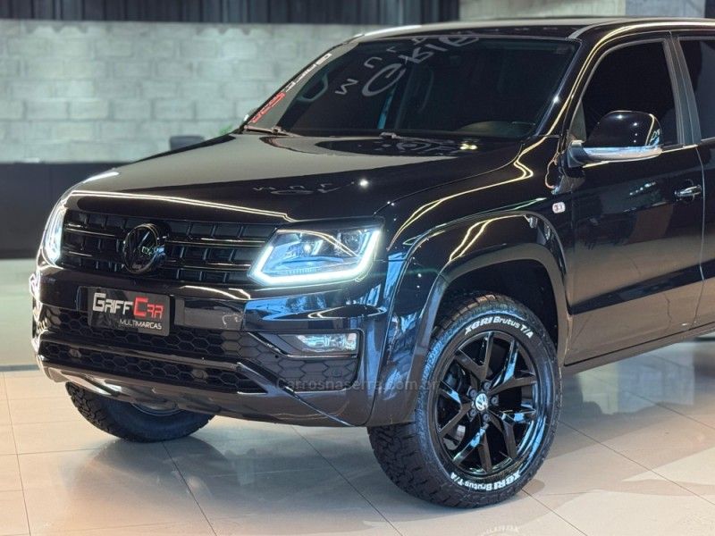 VOLKSWAGEN AMAROK 2.0 HIGHLINE 4X4 CD 16V TURBO INTERCOOLER 2017/2018 GRIFFCAR MULTIMARCAS DOIS IRMÃOS / Carros no Vale