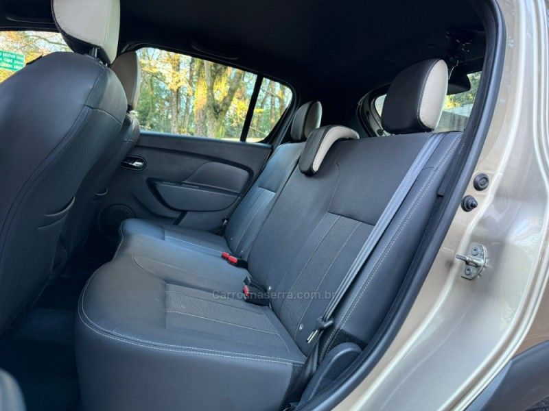 RENAULT SANDERO 1.6 STEPWAY ICONIC X-TRONIC 16V 2019/2020 KASPER VEÍCULOS DOIS IRMÃOS / Carros no Vale