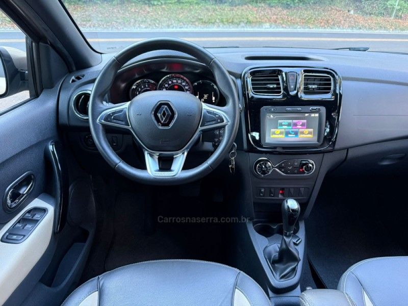 RENAULT SANDERO 1.6 STEPWAY ICONIC X-TRONIC 16V 2019/2020 KASPER VEÍCULOS DOIS IRMÃOS / Carros no Vale