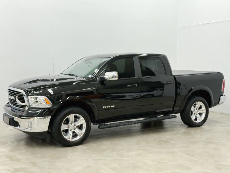 RAM CLASSIC 5.7 LARAMIE V8 HEMI 2022/2022 FOCAR VEÍCULOS CAXIAS DO SUL / Carros no Vale
