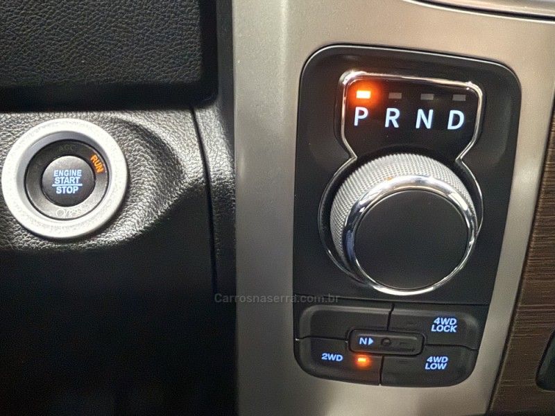 RAM CLASSIC 5.7 LARAMIE V8 HEMI 2022/2022 FOCAR VEÍCULOS CAXIAS DO SUL / Carros no Vale