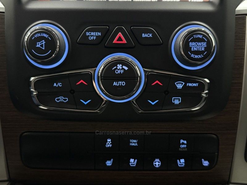 RAM CLASSIC 5.7 LARAMIE V8 HEMI 2022/2022 FOCAR VEÍCULOS CAXIAS DO SUL / Carros no Vale