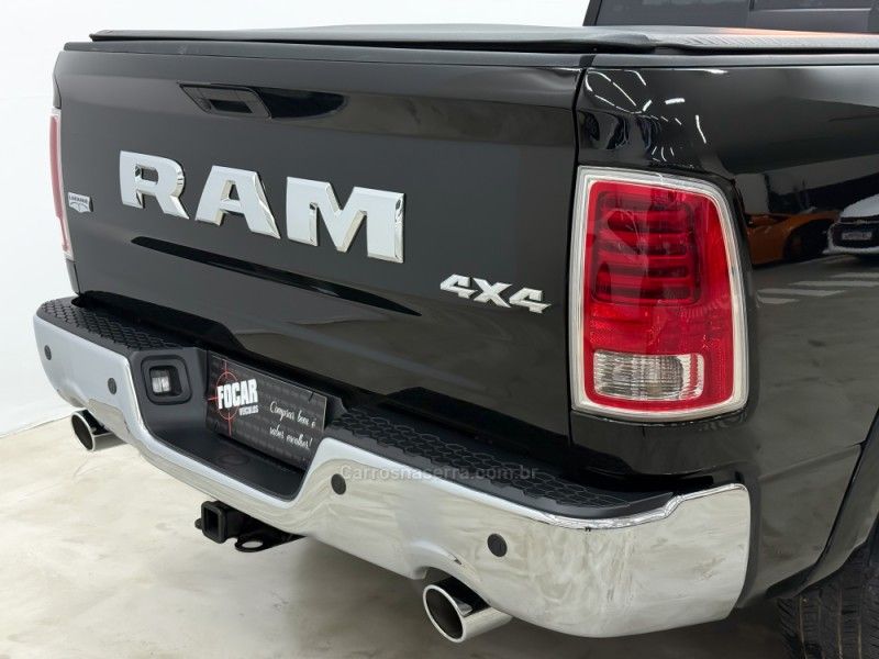 RAM CLASSIC 5.7 LARAMIE V8 HEMI 2022/2022 FOCAR VEÍCULOS CAXIAS DO SUL / Carros no Vale