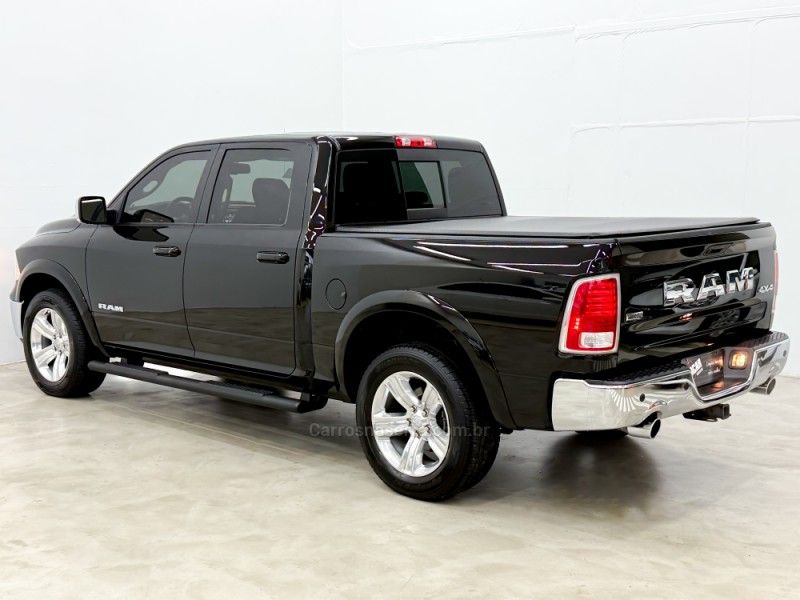 RAM CLASSIC 5.7 LARAMIE V8 HEMI 2022/2022 FOCAR VEÍCULOS CAXIAS DO SUL / Carros no Vale