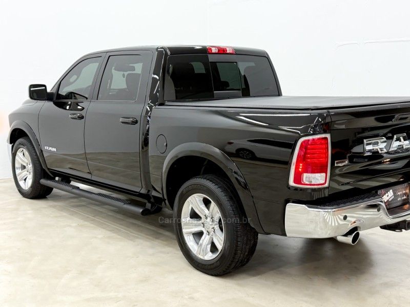 RAM CLASSIC 5.7 LARAMIE V8 HEMI 2022/2022 FOCAR VEÍCULOS CAXIAS DO SUL / Carros no Vale