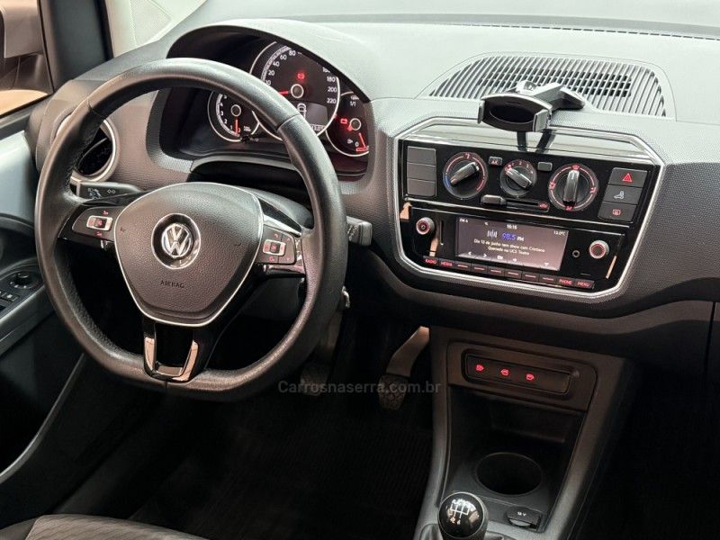 VOLKSWAGEN UP 1.0 TSI MOVE UP 12V 2017/2018 FOCAR VEÍCULOS CAXIAS DO SUL / Carros no Vale