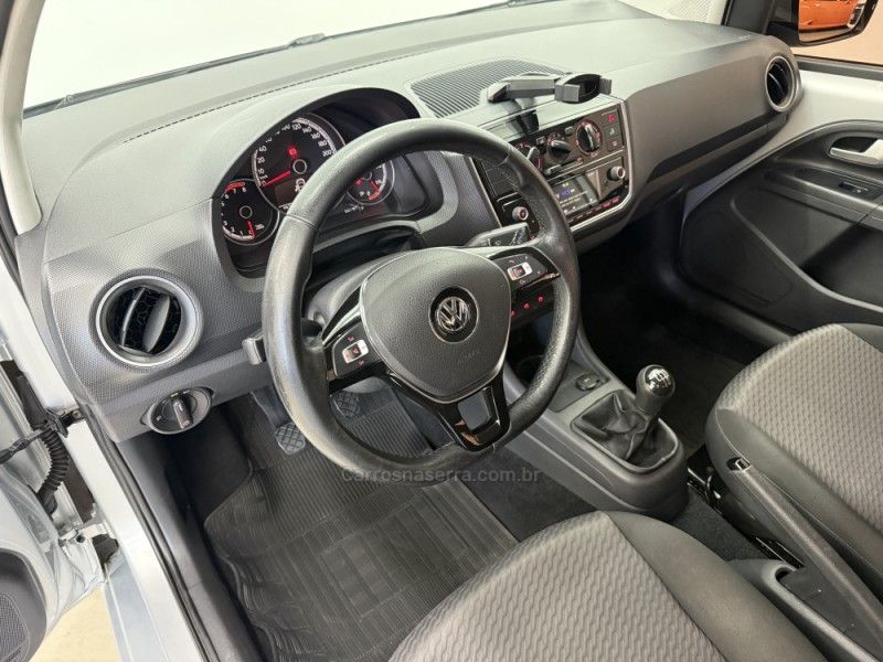 VOLKSWAGEN UP 1.0 TSI MOVE UP 12V 2017/2018 FOCAR VEÍCULOS CAXIAS DO SUL / Carros no Vale